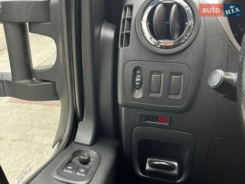 Эвакуатор Renault Master 2011 в Львове фото 8 Эвакуатор Renault Master 2011 в Львове