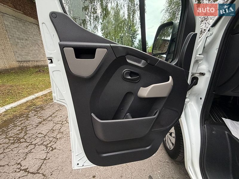 Мікроавтобус Renault Master 2017 в Кореці