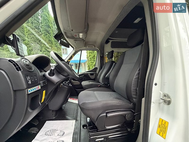 Мікроавтобус Renault Master 2017 в Кореці