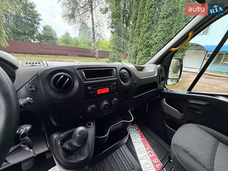 Мікроавтобус Renault Master 2017 в Кореці