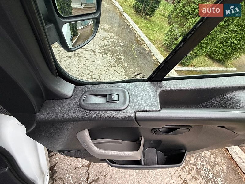 Мікроавтобус Renault Master 2017 в Кореці