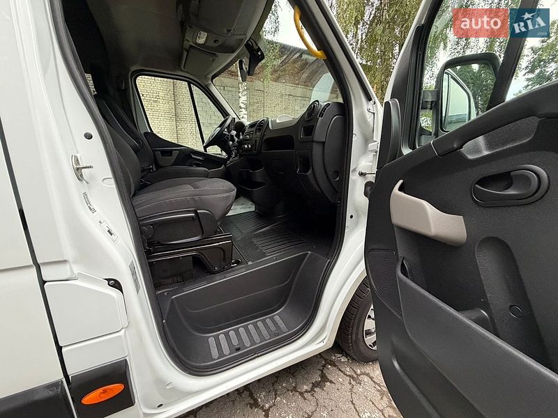 Мікроавтобус Renault Master 2017 в Кореці