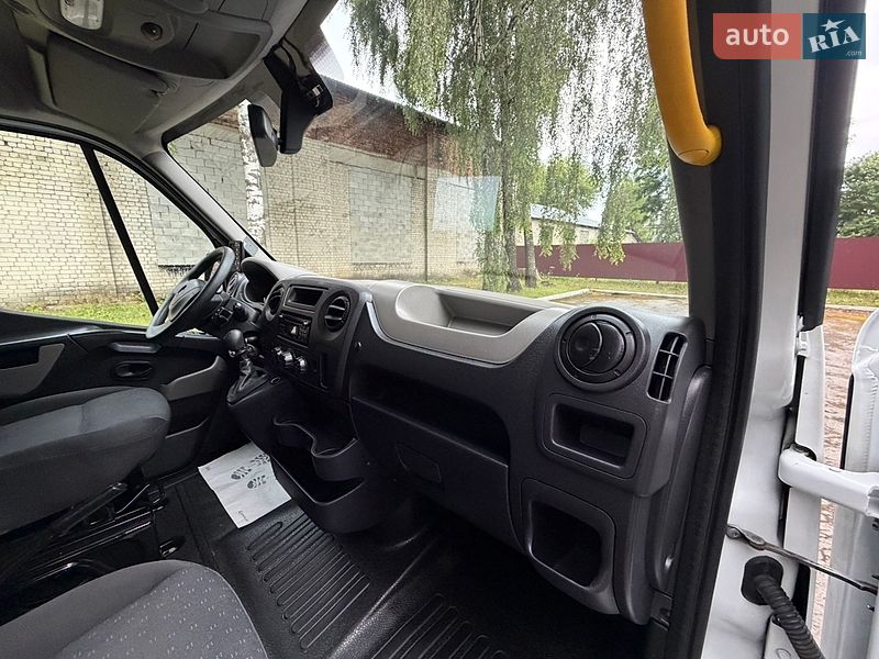 Мікроавтобус Renault Master 2017 в Кореці