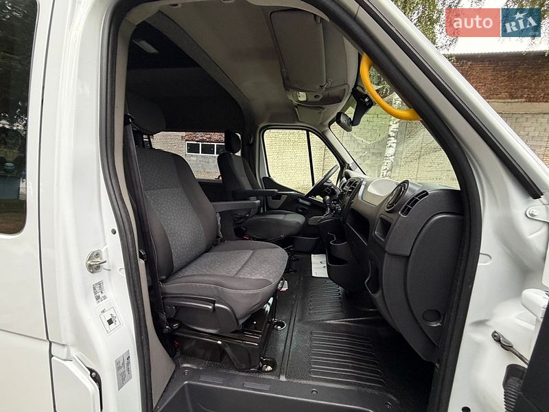 Мікроавтобус Renault Master 2017 в Кореці