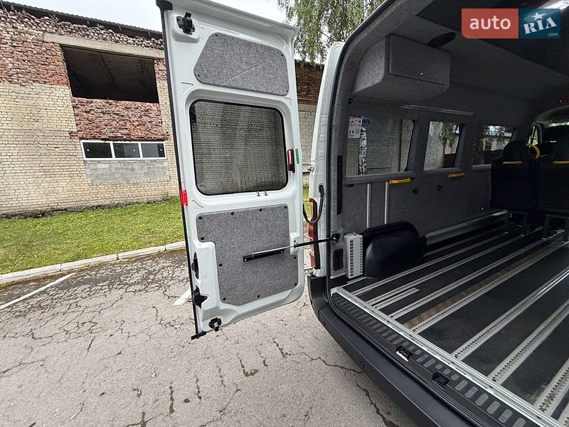 Мікроавтобус Renault Master 2017 в Кореці