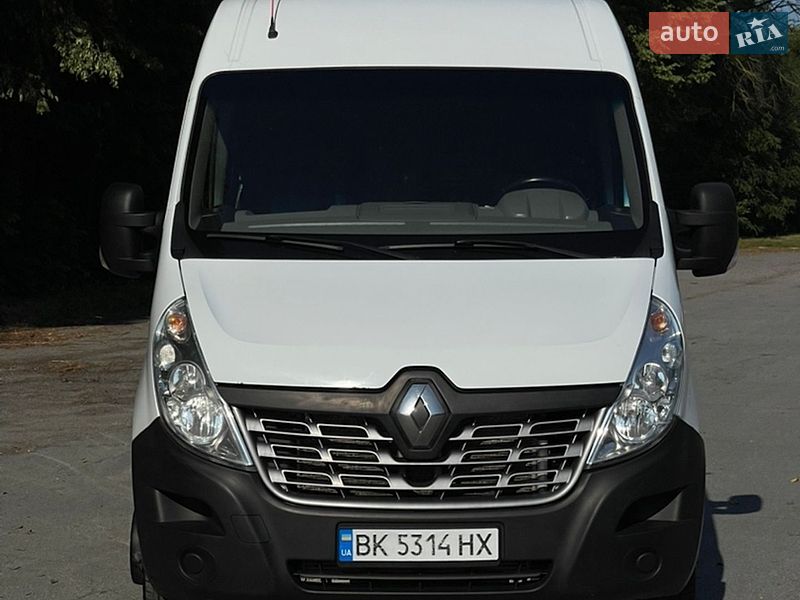 Вантажний фургон Renault Master 2016 в Кореці