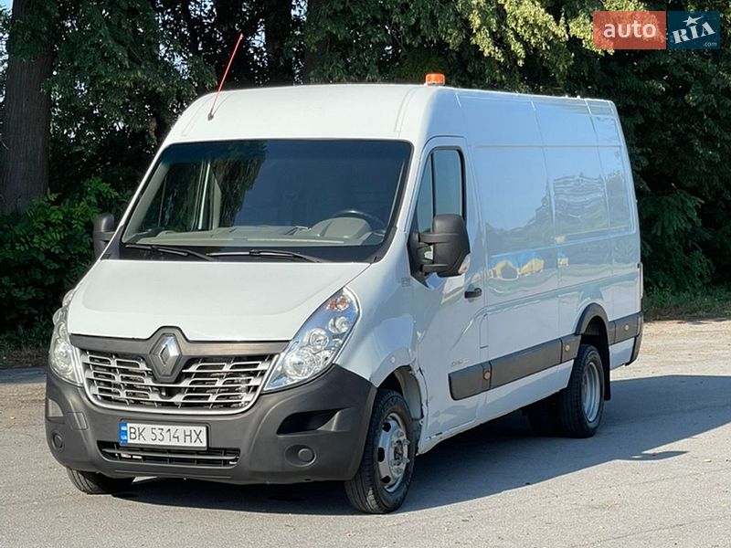 Вантажний фургон Renault Master 2016 в Кореці