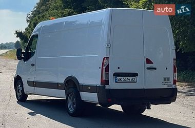 Вантажний фургон Renault Master 2016 в Кореці
