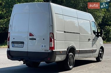 Вантажний фургон Renault Master 2016 в Кореці
