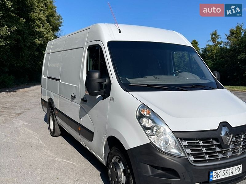 Вантажний фургон Renault Master 2016 в Кореці