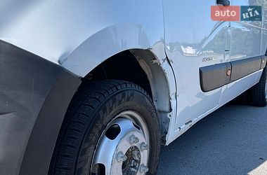 Вантажний фургон Renault Master 2016 в Кореці
