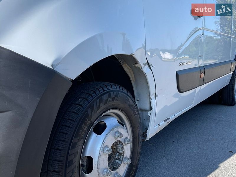 Вантажний фургон Renault Master 2016 в Кореці