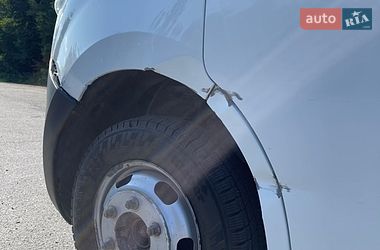 Вантажний фургон Renault Master 2016 в Кореці