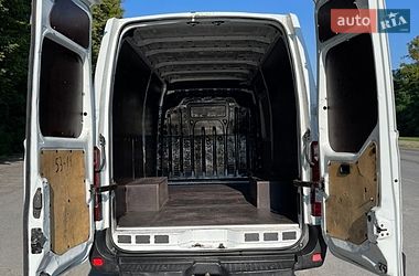 Вантажний фургон Renault Master 2016 в Кореці