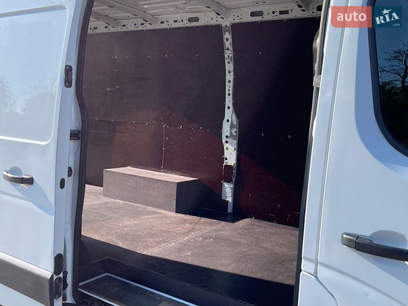 Вантажний фургон Renault Master 2016 в Кореці