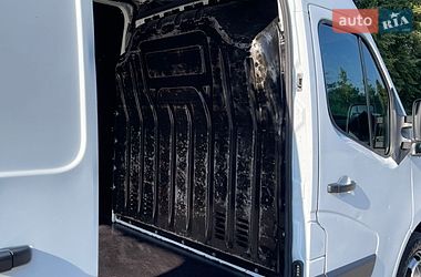 Вантажний фургон Renault Master 2016 в Кореці