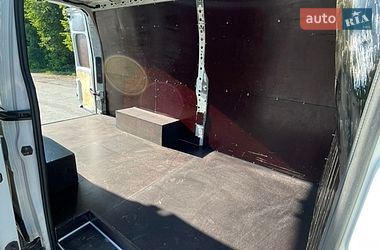 Вантажний фургон Renault Master 2016 в Кореці