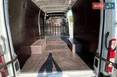 Вантажний фургон Renault Master 2016 в Кореці