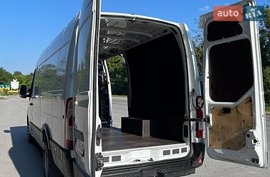 Вантажний фургон Renault Master 2016 в Кореці