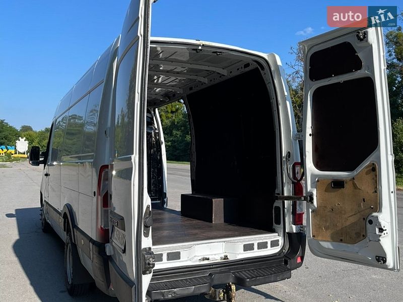 Вантажний фургон Renault Master 2016 в Кореці