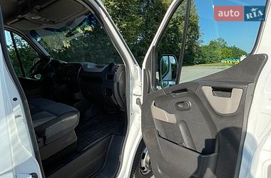 Вантажний фургон Renault Master 2016 в Кореці