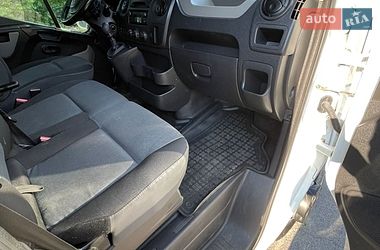 Вантажний фургон Renault Master 2016 в Кореці