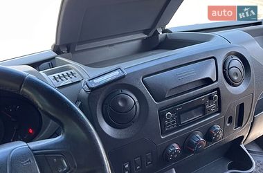 Вантажний фургон Renault Master 2016 в Кореці