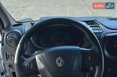 Вантажний фургон Renault Master 2016 в Кореці