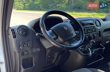 Вантажний фургон Renault Master 2016 в Кореці
