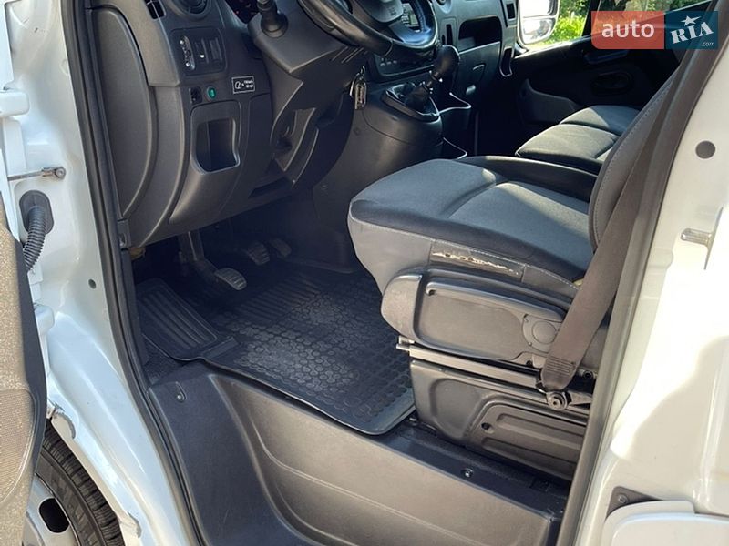 Вантажний фургон Renault Master 2016 в Кореці