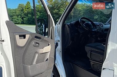 Вантажний фургон Renault Master 2016 в Кореці