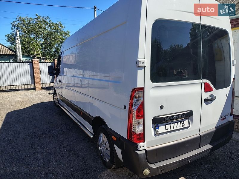 Вантажний фургон Renault Master 2015 в Лубнах