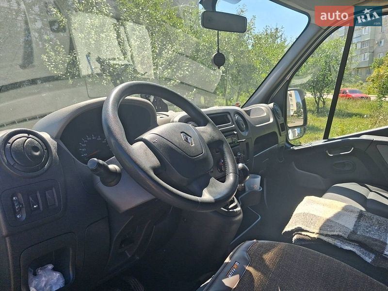 Грузовой фургон Renault Master 2017 в Тростянце