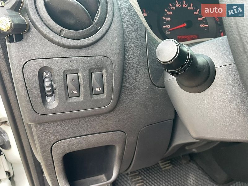 Вантажний фургон Renault Master 2016 в Липовці
