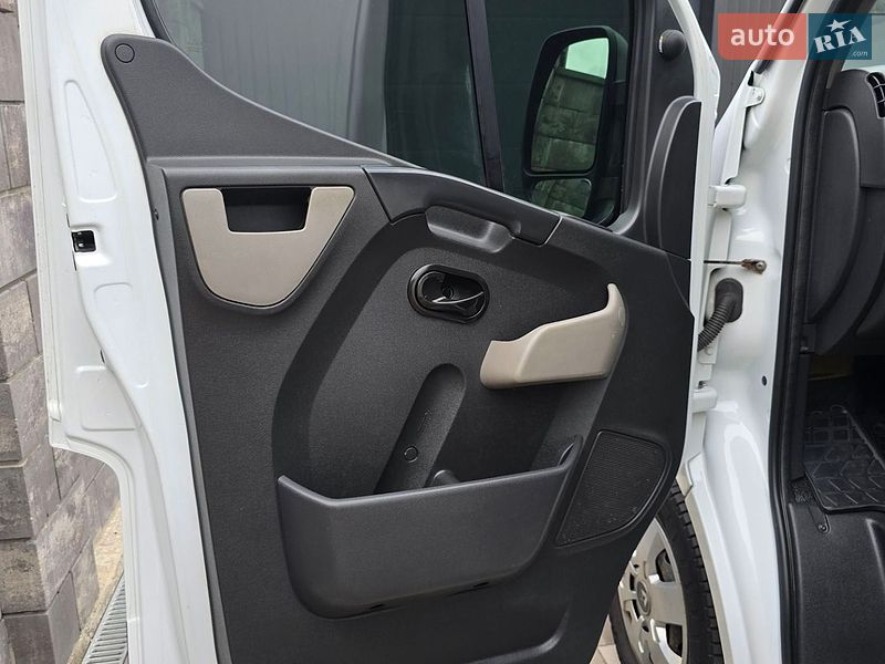 Грузовой фургон Renault Master 2016 в Обухове