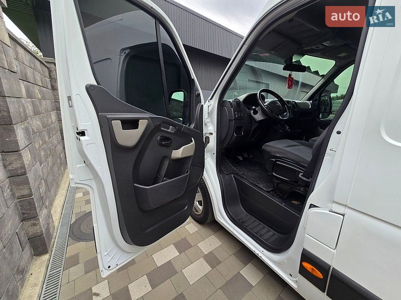 Грузовой фургон Renault Master 2016 в Обухове