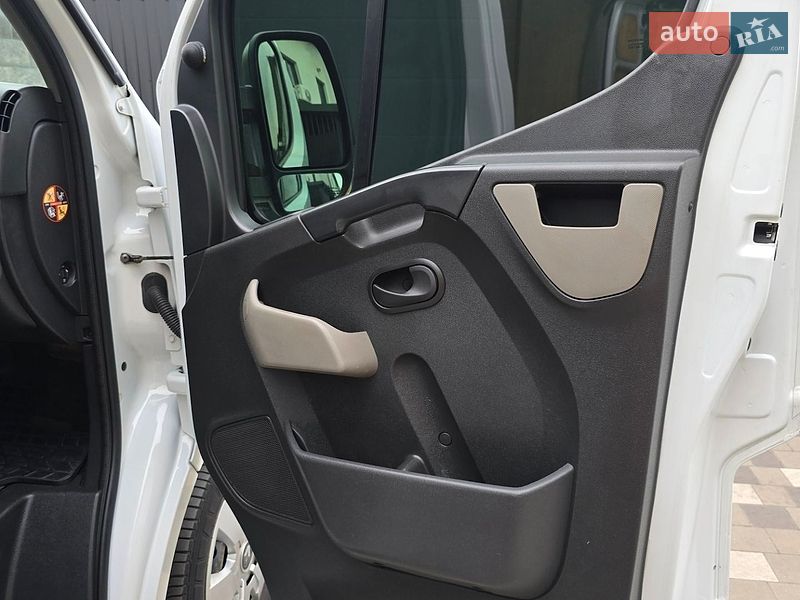 Грузовой фургон Renault Master 2016 в Обухове