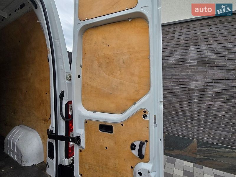Грузовой фургон Renault Master 2016 в Обухове