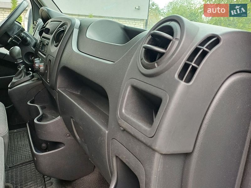 Вантажний фургон Renault Master 2019 в Мостиській