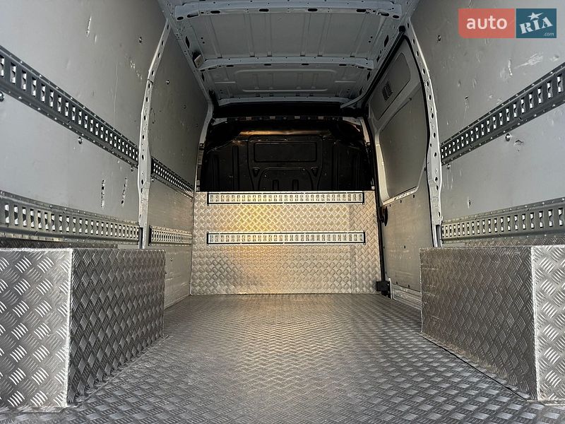 Вантажний фургон Renault Master 2022 в Тернополі