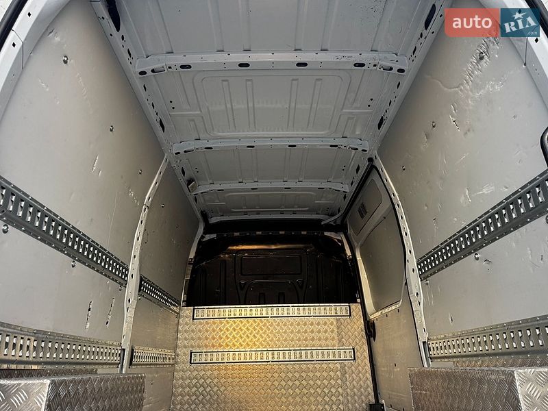 Вантажний фургон Renault Master 2022 в Тернополі
