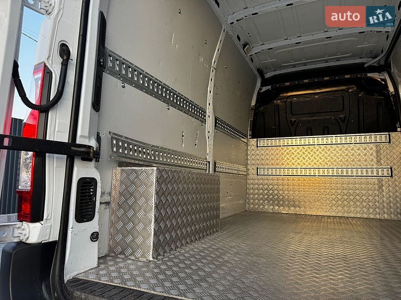 Вантажний фургон Renault Master 2022 в Тернополі