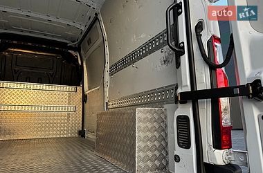 Вантажний фургон Renault Master 2022 в Тернополі