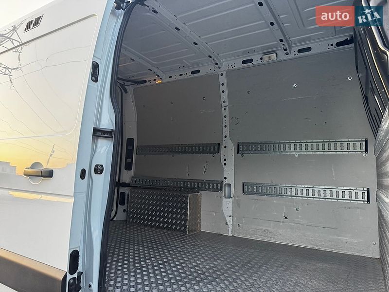 Вантажний фургон Renault Master 2022 в Тернополі