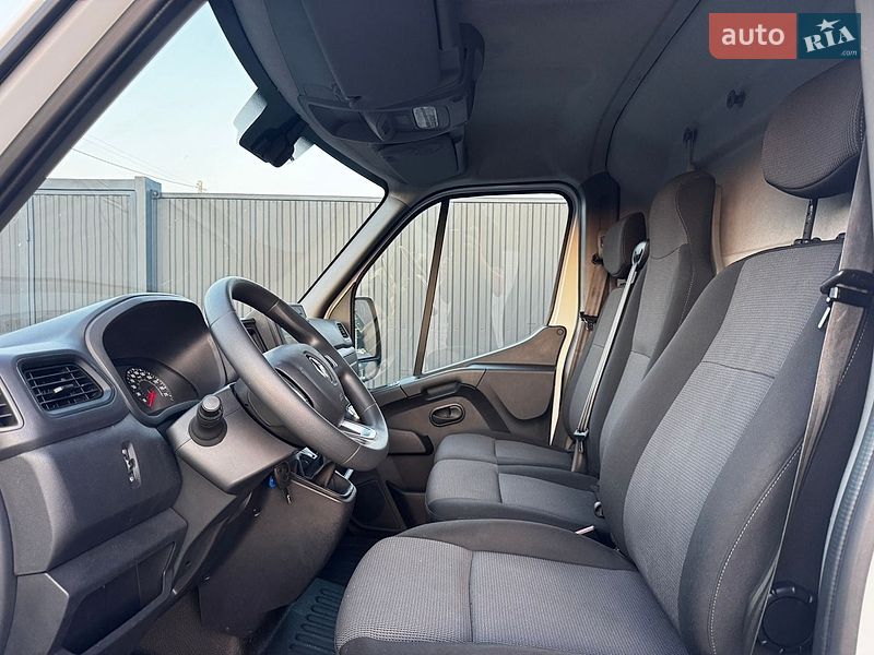 Вантажний фургон Renault Master 2022 в Тернополі
