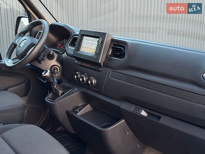 Вантажний фургон Renault Master 2022 в Тернополі