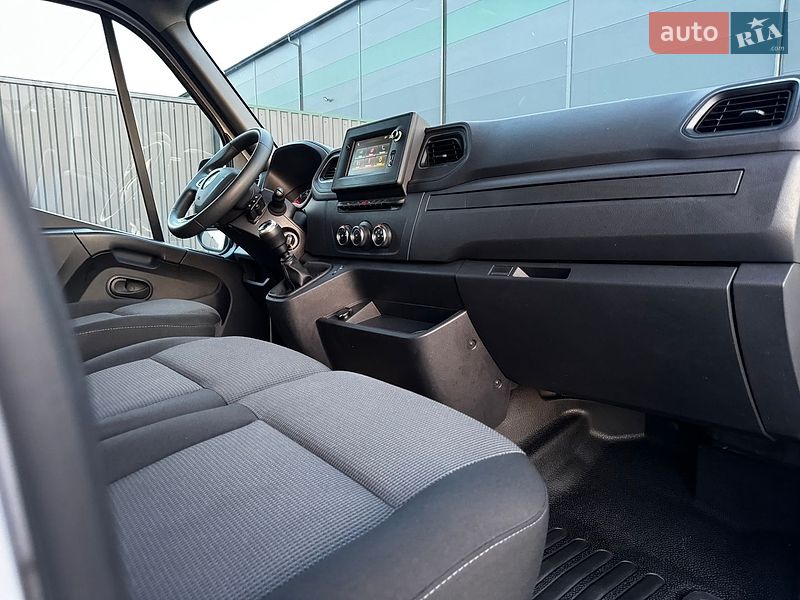Вантажний фургон Renault Master 2022 в Тернополі