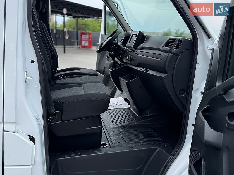 Вантажний фургон Renault Master 2023 в Дубні