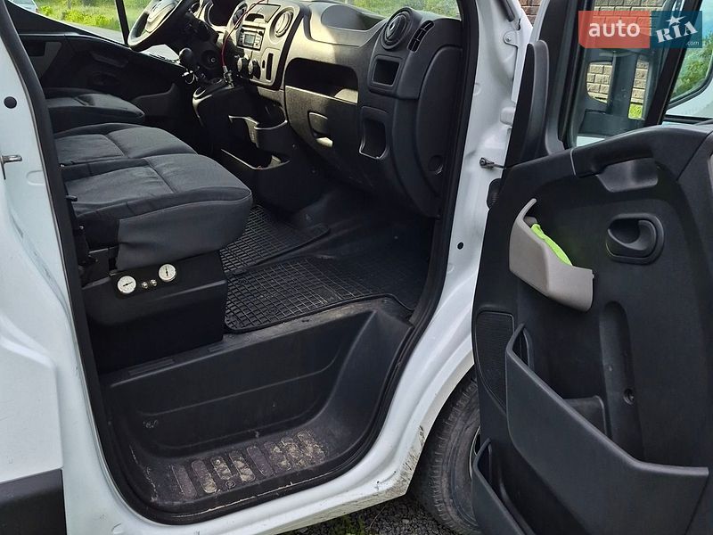 Евакуатор Renault Master 2014 в Житомирі