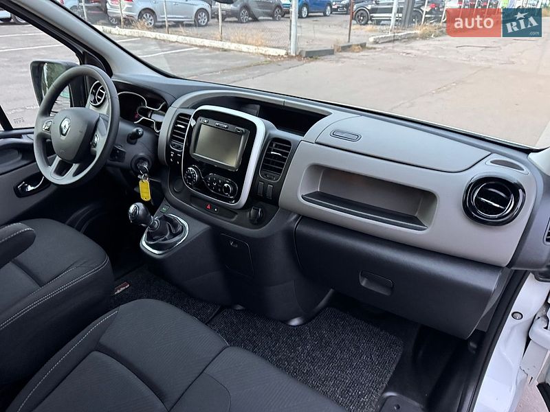 Вантажопасажирський фургон Renault Master 2019 в Дубні